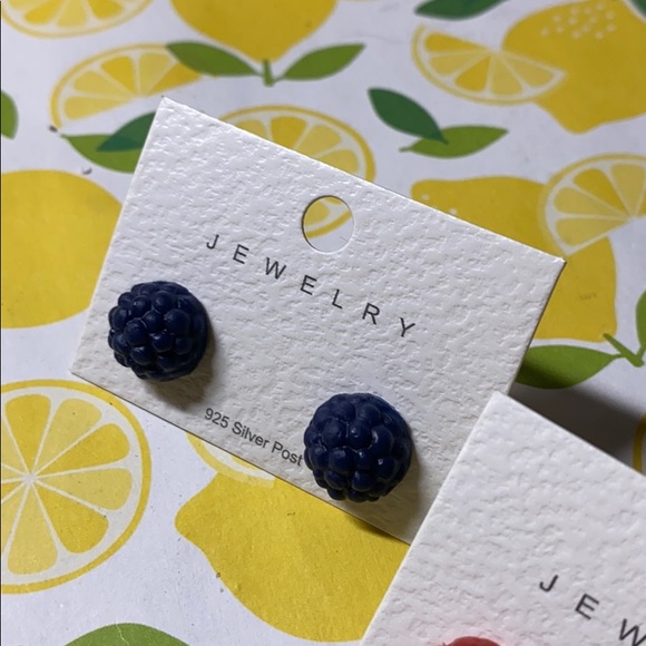 🍋NWT Blackberry Raspberry Fruit Stud Earrings - Picture 2 of 8